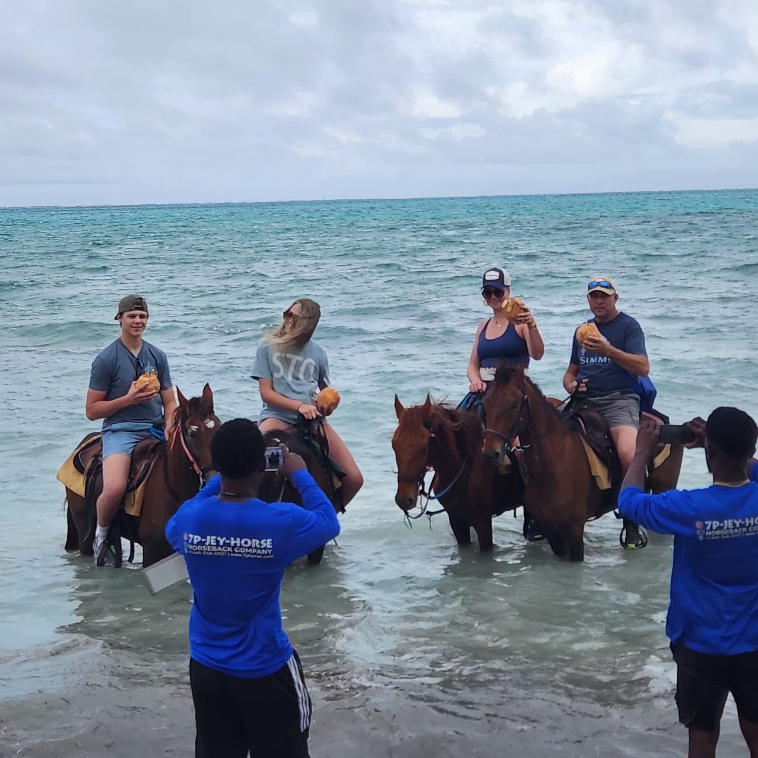 7P-Jey-Horse guide with horse on beach